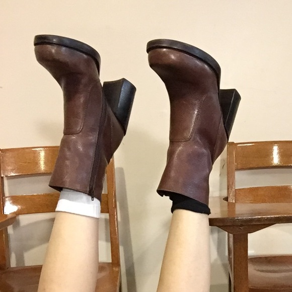 Brown leather boots by Candies