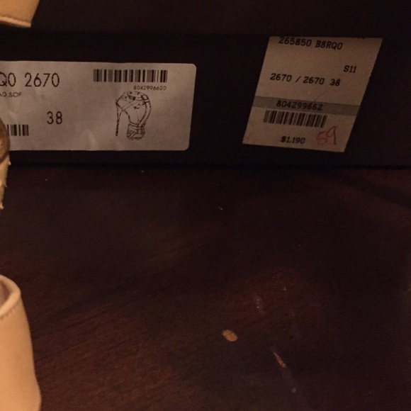 Gently used Gucci Sandals. - Picture 3 of 4