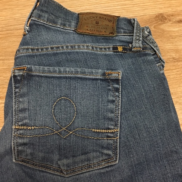 1DAYSALE! Lucky Brand Jeans- Sofia Capri - Picture 2 of 4