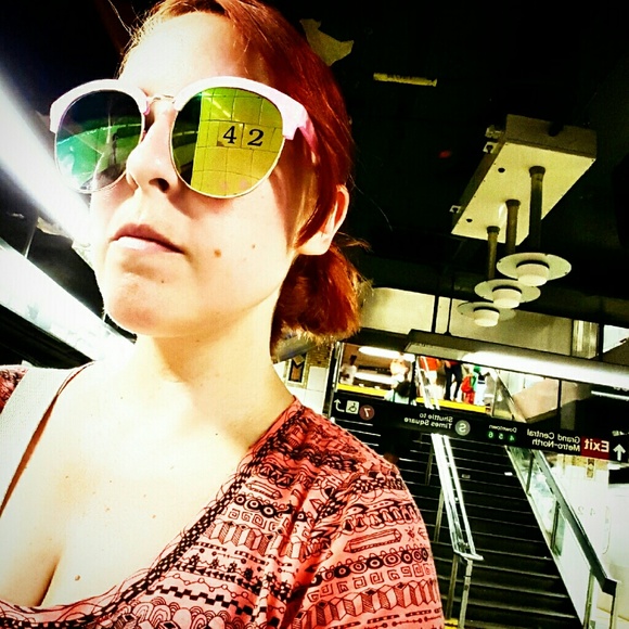 Meet Your Posher, Kerrie! - Picture 3 of 4