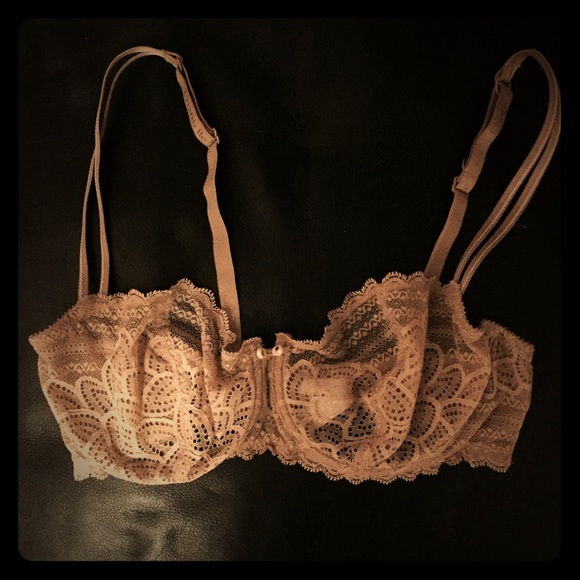 Chantelle nude lace balconette bra. 34 D
