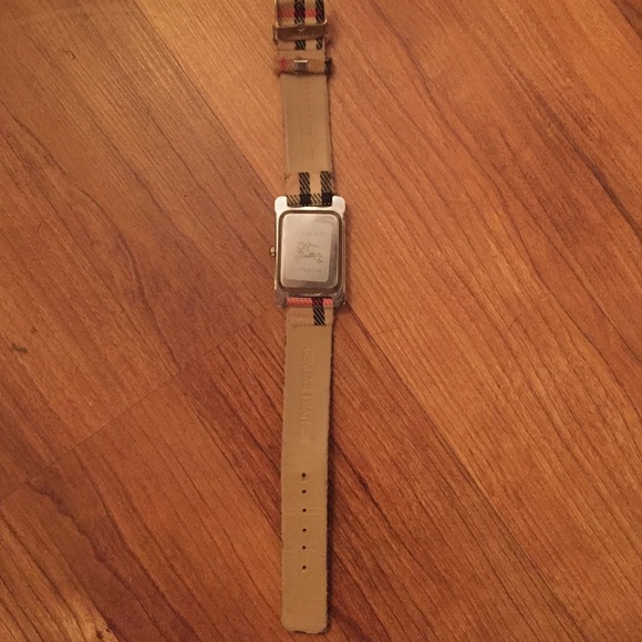 Nova Check Style Watch - Picture 4 of 4