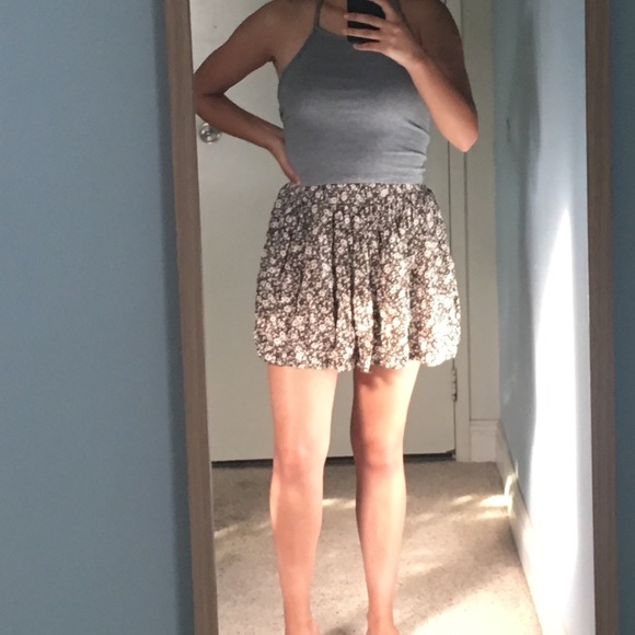 Brandy Melville floral skirt - Picture 3 of 5