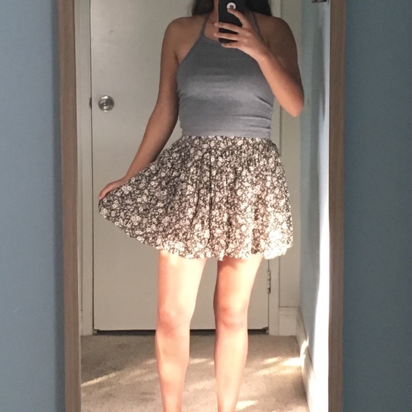 Brandy Melville floral skirt - Picture 4 of 5