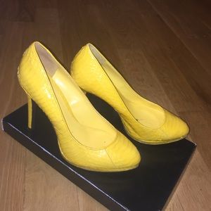 Yellow pumps