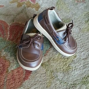 gently used boy's shoes