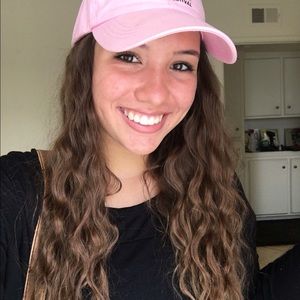 Meet your Posher, Mia