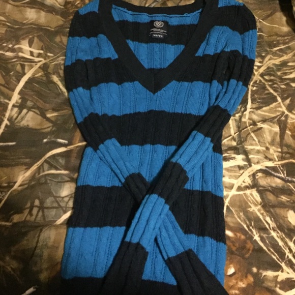 American Eagle v-neck sweater size XS