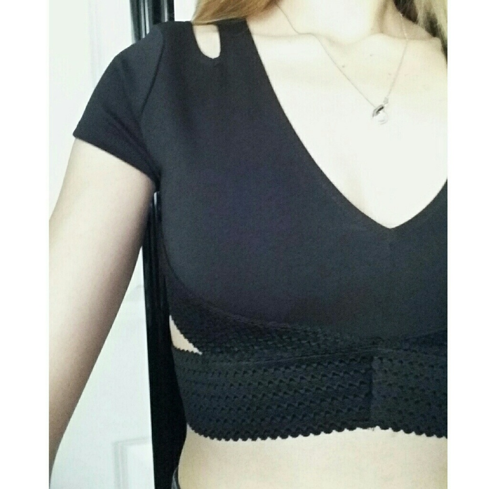 Express Cropped  Cut-Out Top,  NWOT! - Picture 4 of 4
