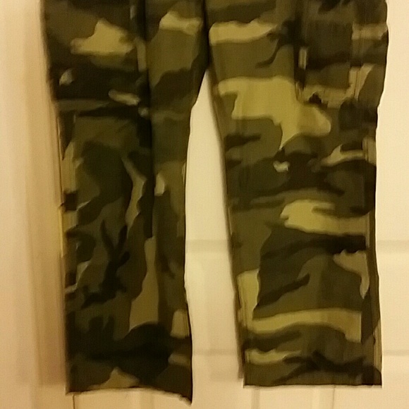 100% AUTHENTIC CAMO BY PACO JEAN COMPANY! - Picture 2 of 4