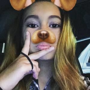 Meet your Posher, Alexis