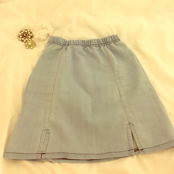Denim body con Brandy Melville skirt.