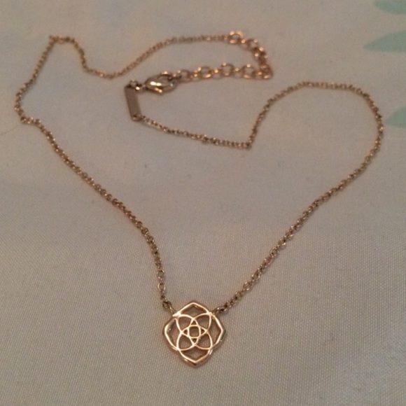 Kendra Scott necklace