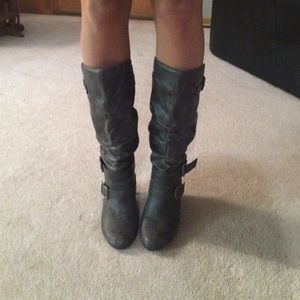 Grey boots with small heel