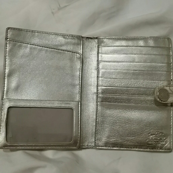 FREE COACH WALLET - Picture 2 of 3