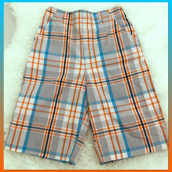 Boys Plaid Short. Size 8.