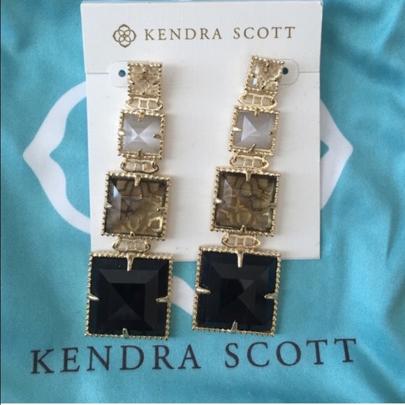 Kendra Scott earring