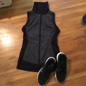 Lululemon running vest size 6
