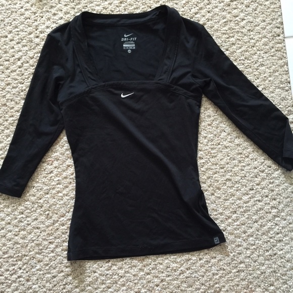 Nike XS pull over. Quarter sleeve. Good condition