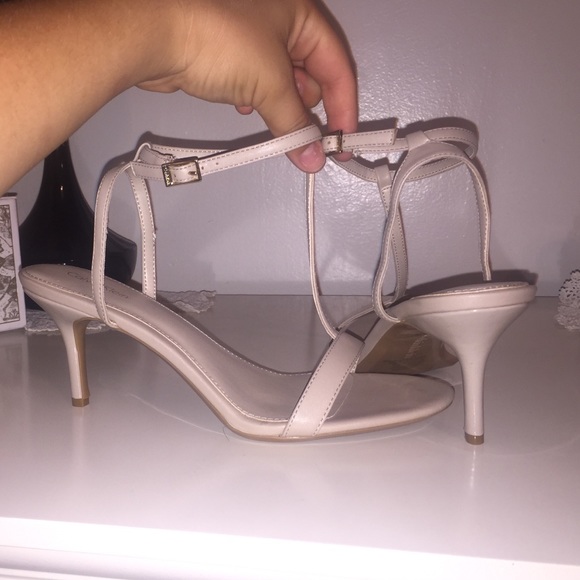 Nude Calvin Klein heels - Picture 1 of 4