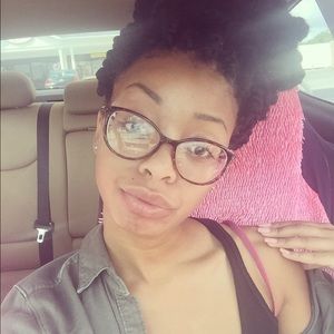 Meet your Posher, Davette