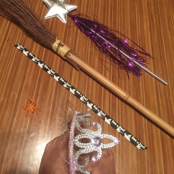 FREE 7-piece BOGO costume accessories - Picture 5 of 8