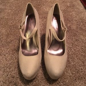 Nude, 6 inch heels never worn