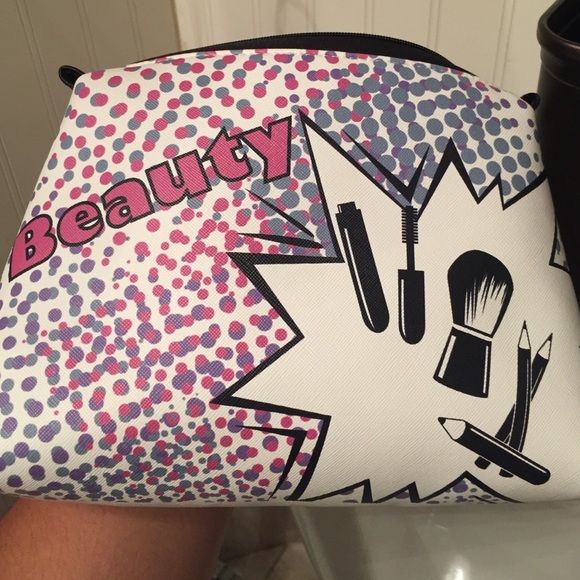 Kenneth Cole reaction makeup bag - Picture 2 of 3