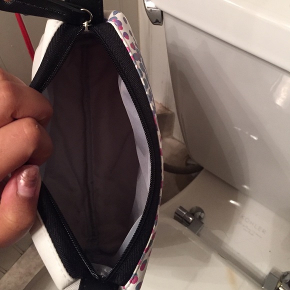 Kenneth Cole reaction makeup bag - Picture 3 of 3