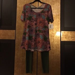 LuLaRoe set never worn Perfect T with OS leggings