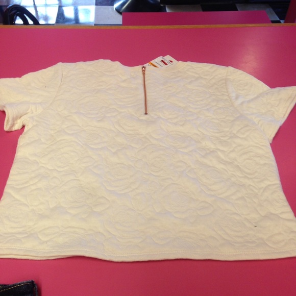 NWT White Floral Top - Picture 3 of 4