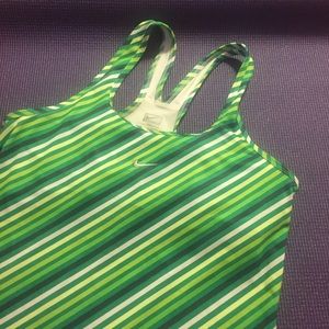 Nike Performance Tank Top 🍏