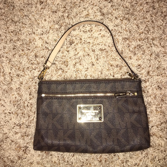 Small Michael Kors wristlet