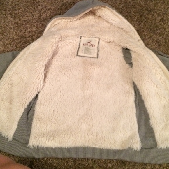 Hollister hoodie zip up with fur - Picture 2 of 2