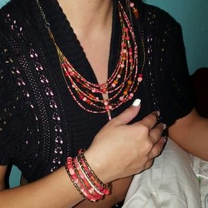Lovely intricately beaded necklace and braclet.