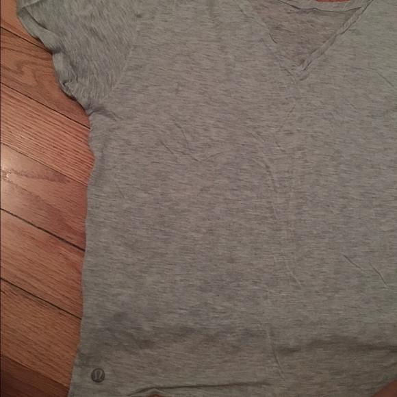 Lululemon size 4 grey reversible short sleeve top - Picture 1 of 2