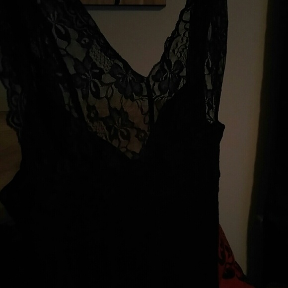 Black Sleeveless Top - Picture 3 of 3