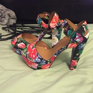 Floral print platform heels