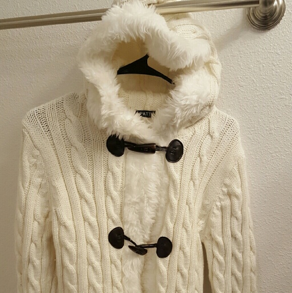 White, fake fur trim sweater