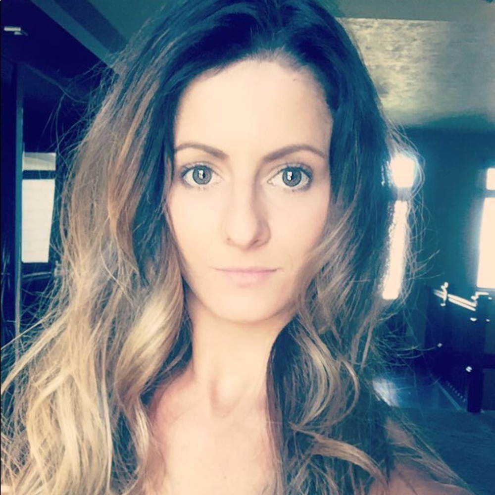 Meet your Posher, Ana