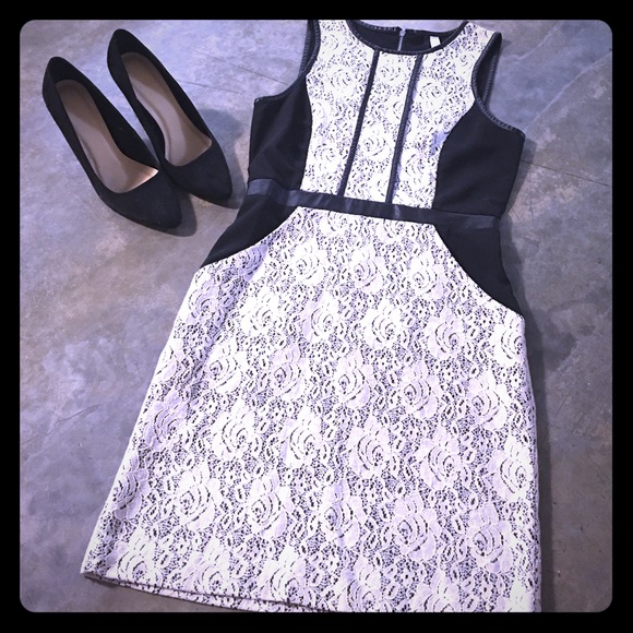 Kensie cocktail stunner!