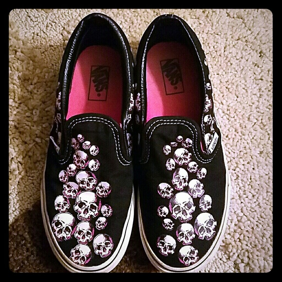 Vans skull pattern slip ons