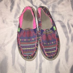 Blue pattern sanuk's