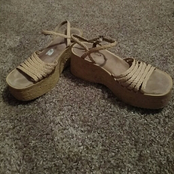 Cute Tan Sandals