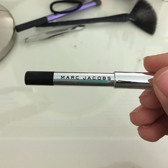 Marc Jacobs mini eyeliner in very black.