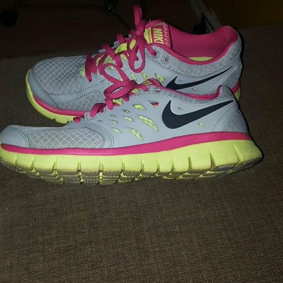 Nike running shoes - Picture 2 of 4