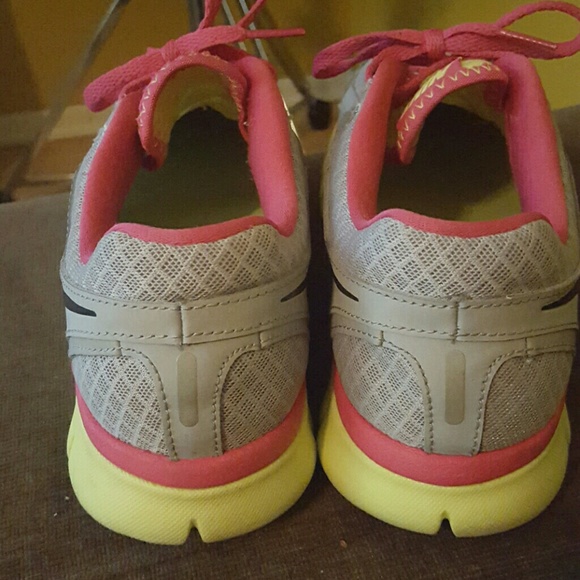 Nike running shoes - Picture 3 of 4