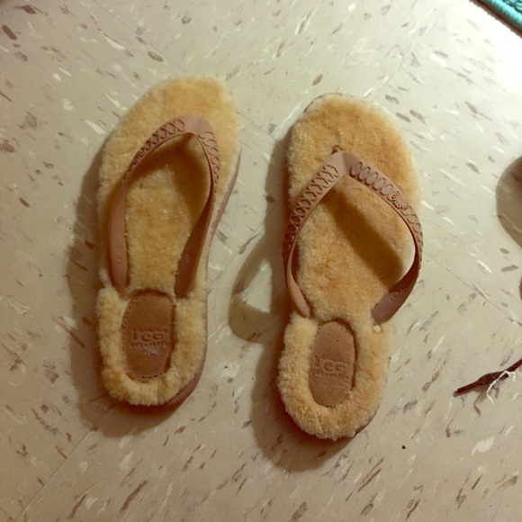 Ugg sandal size 6