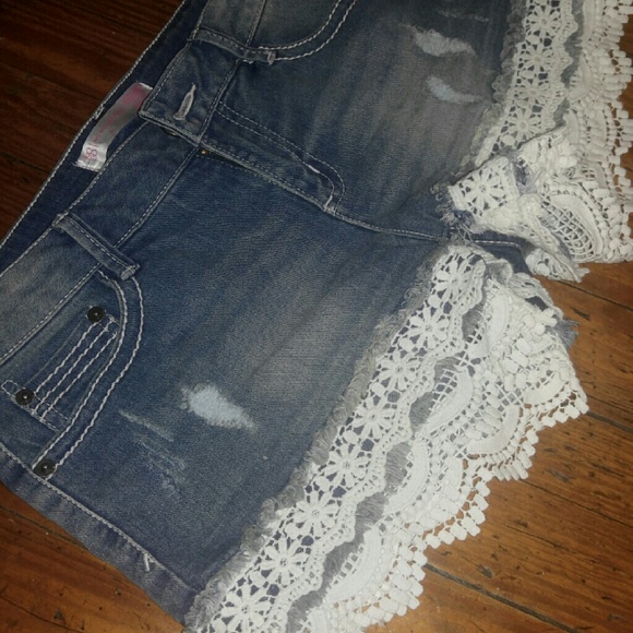 Lace detail Jean shorts