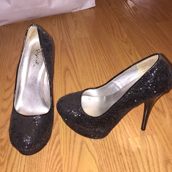 sparkly black pumps